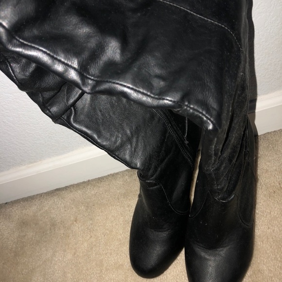 Over the knee boots - Picture 3 of 4